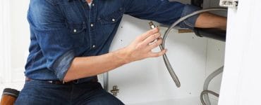 الكشف عن تسربات المياه بجدة